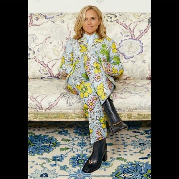 Tory Burch ankle bootie in perfect black - Picture 9 of 12